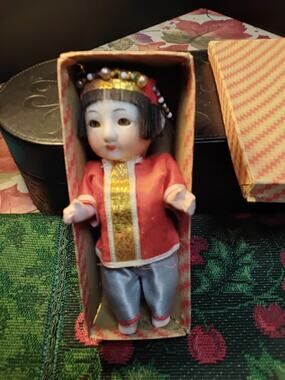 1950's Oriental Girl Doll sleep eyes all original outfit  and box Small 6"